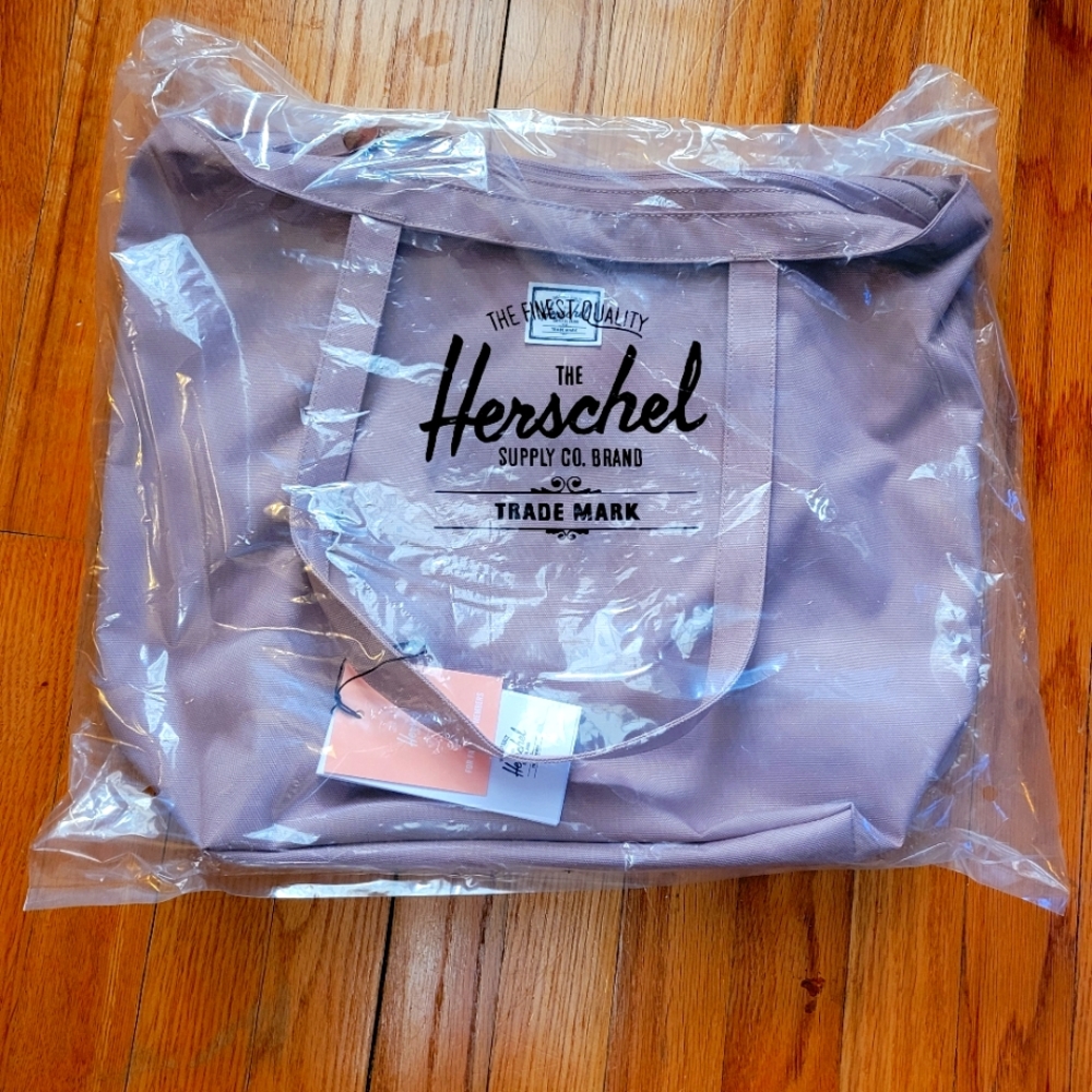 - Herschel supply Co tote
